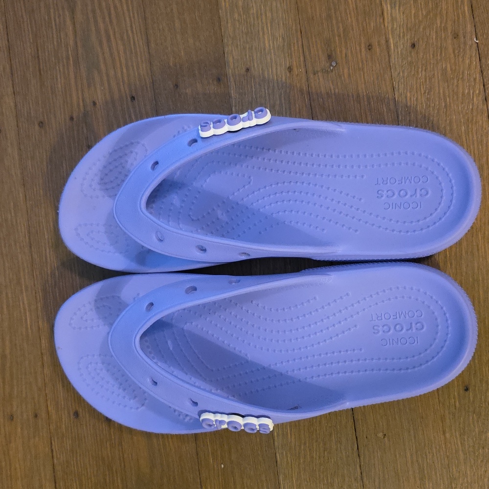 CROCS: Purple Flip Flops- Comfort Thong- Adult -Size Women 7- NEW - Picture 4 of 5